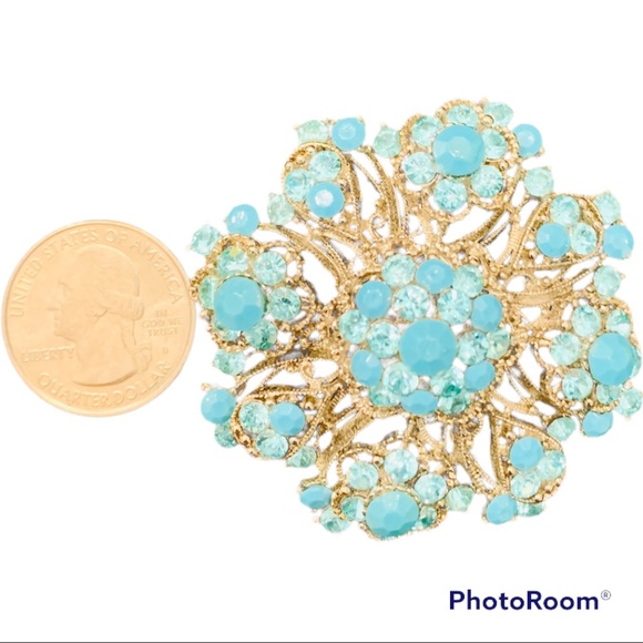 3/$20🍁Turquoise Brooch - Picture 3 of 3